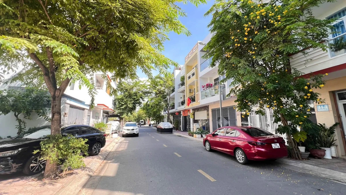 Bán nhà 3 tầng 80m2 có thang máy full nội thất KĐT Hà Quang 2, Nha Trang - Ảnh 1