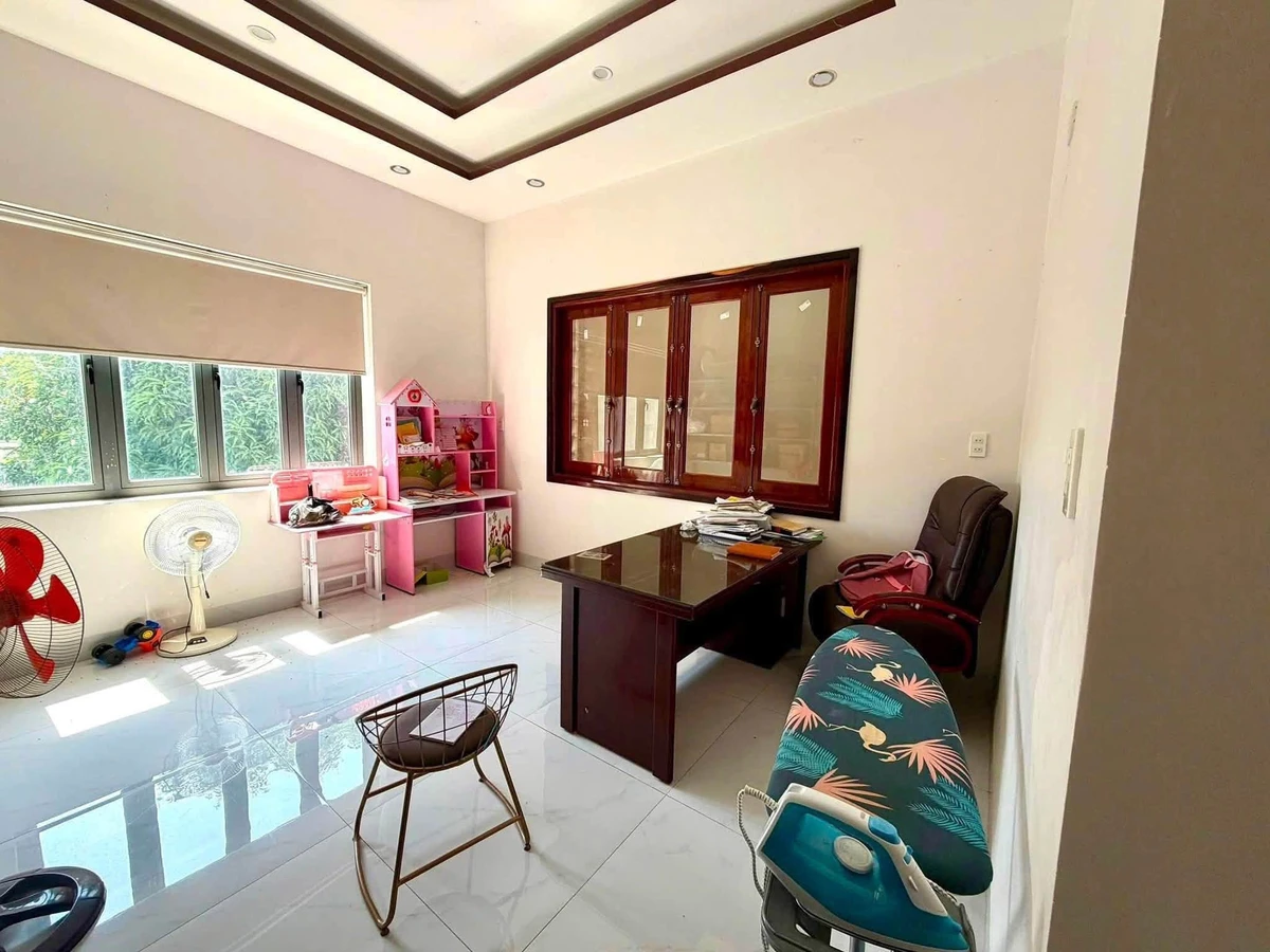 Bán nhà 3 tầng mặt tiền Nguyễn Du, 164m², Quảng Ngãi - Ảnh thu nhỏ 2