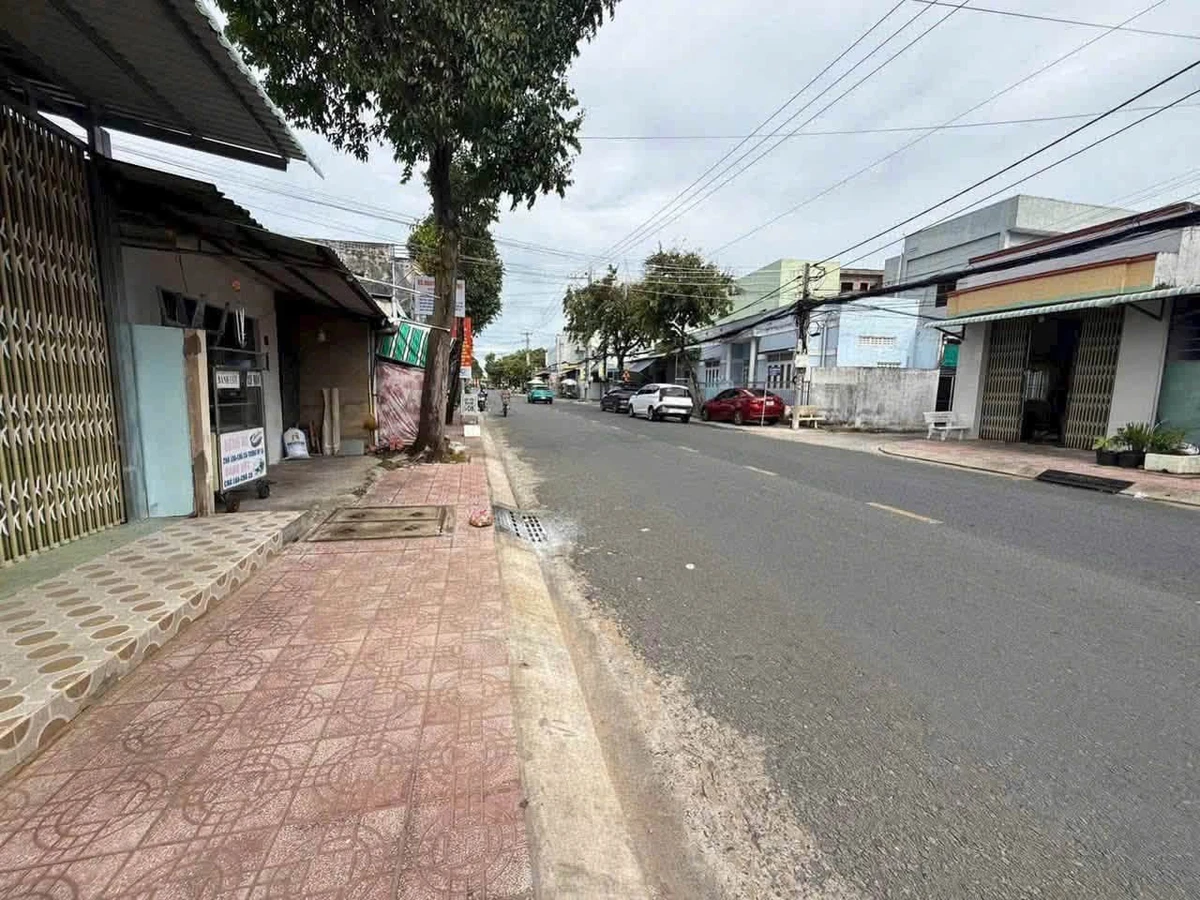 Bán nhà mặt tiền Nguyễn Thái Bình 90m² Tây Ninh 3.9 tỷ - Ảnh thu nhỏ 2