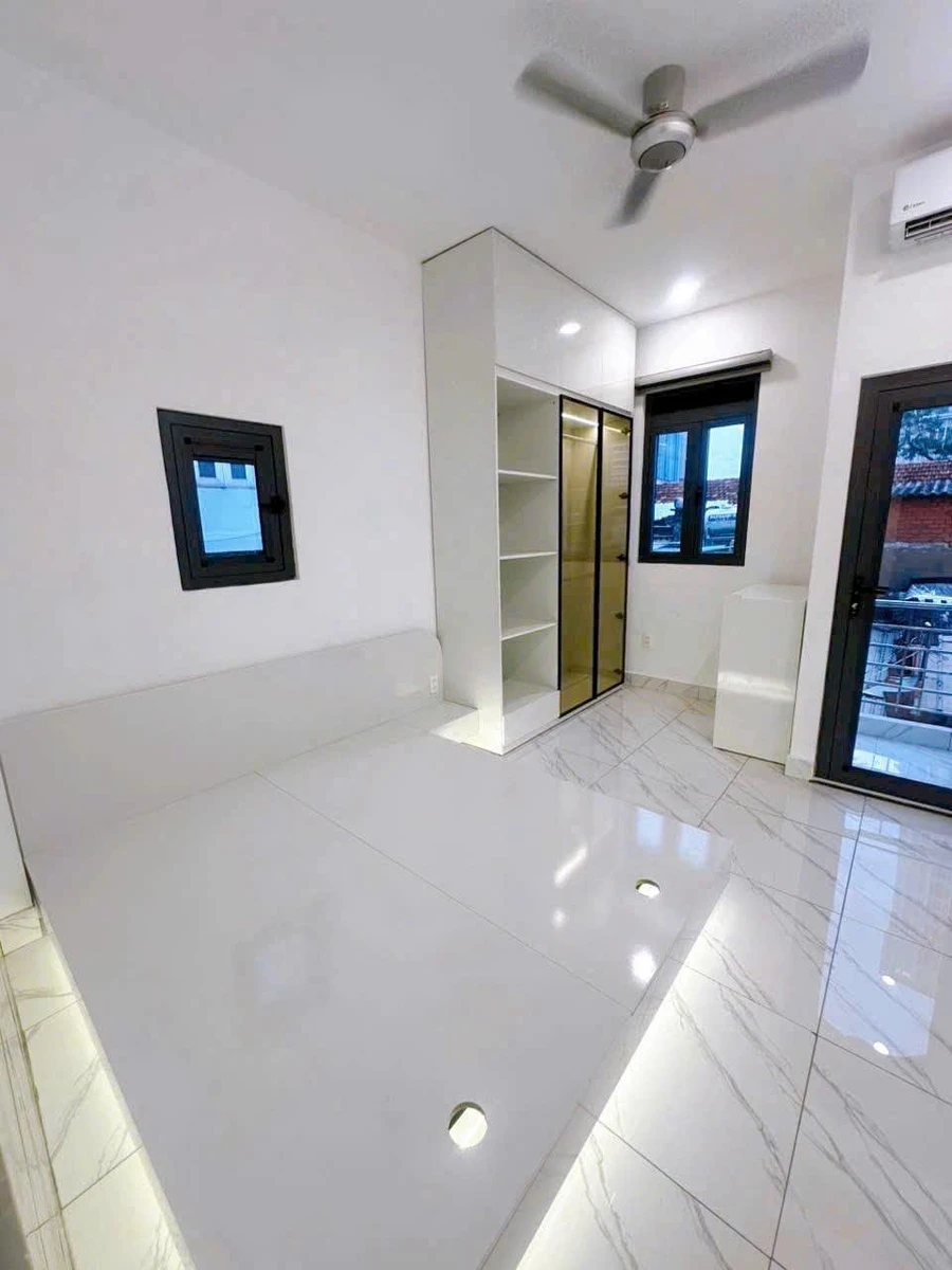 Bán nhà 6PN 5WC 124.4m2 Quận 4 giá 7.2 tỷ - Ảnh thu nhỏ 4
