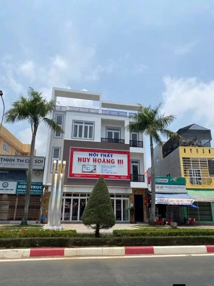 Bán nhà 1 trệt 2 lầu mặt tiền CMT8, Long Hương, 710m2 - Ảnh 1