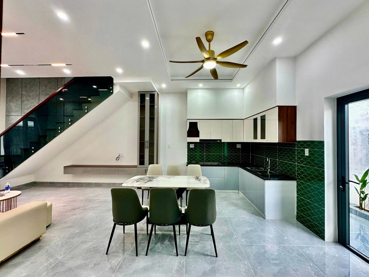 Bán nhà 2 tầng mặt tiền hẻm Lê Quý Đôn, 8x13,2m, 3 phòng ngủ, giá 2,75 tỷ, Quảng Ngãi - Ảnh thu nhỏ 4