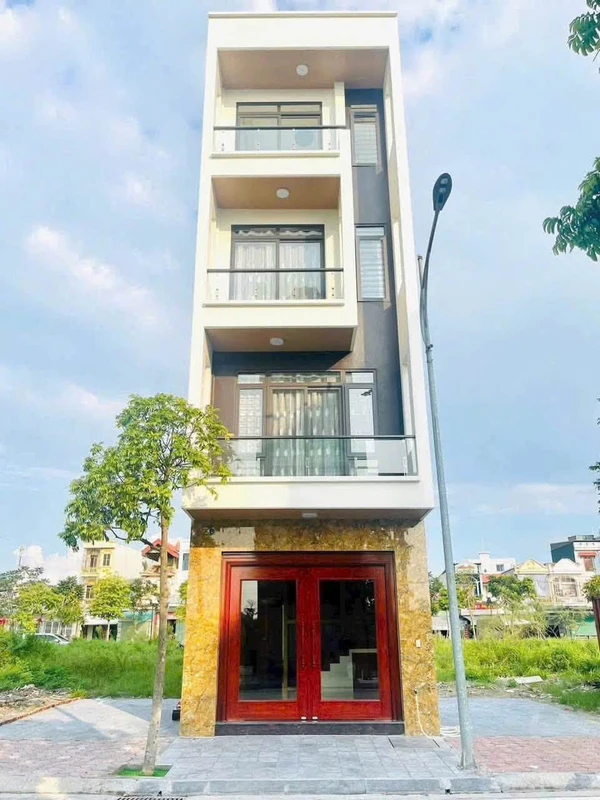 Nhà 4 tầng, 290m2, 4PN, 5WC, thang máy - Triệu Quốc Đạt, Hải Phòng - 5.8 tỷ
