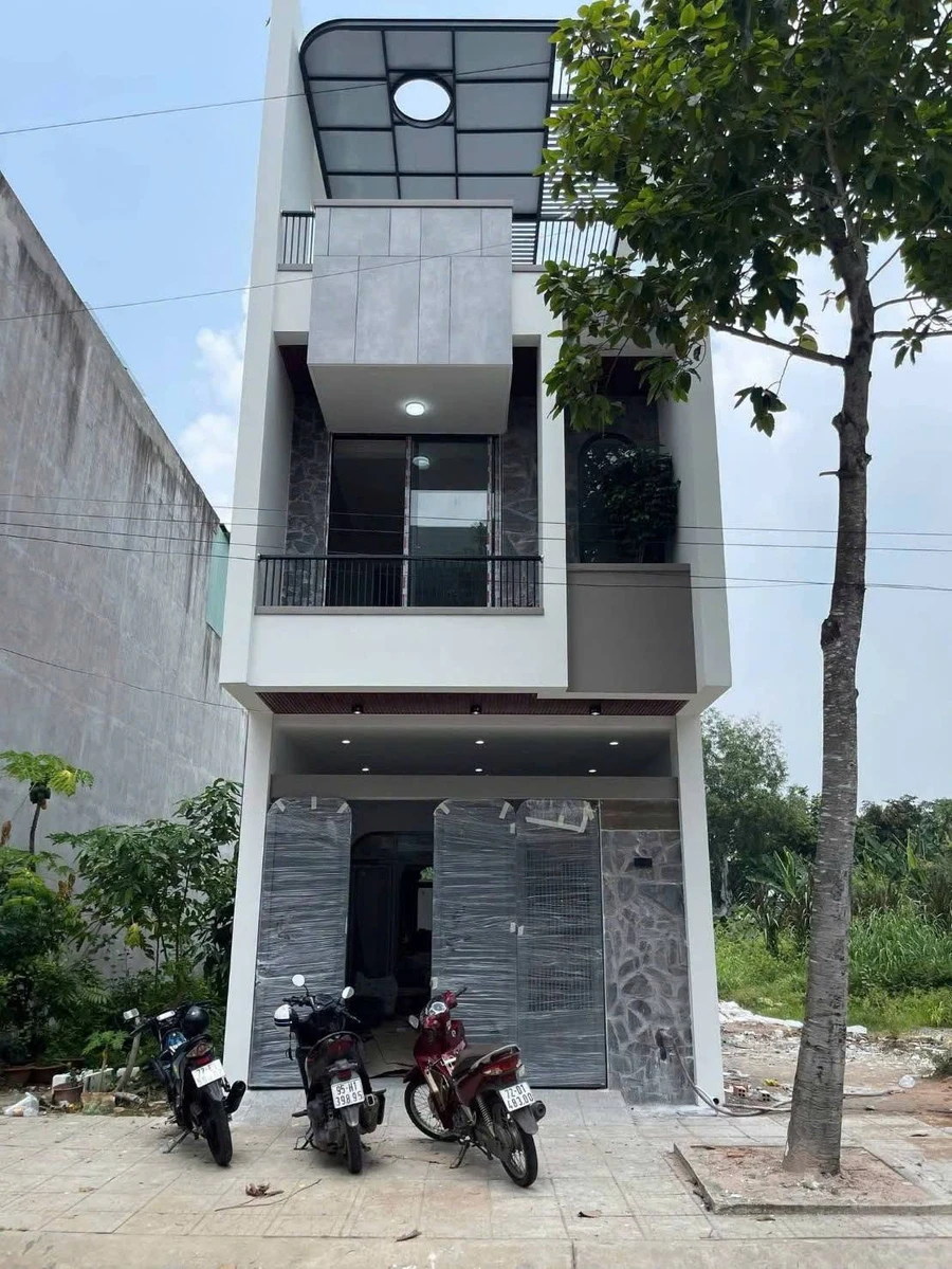 Bán nhà 1 trệt 1 lầu 1 tum 4,5x19m, 3PN, KDC Hoàn Cầu, Phước Hưng, TP Bà Rịa, giá 4,45 tỷ - Ảnh thu nhỏ 2