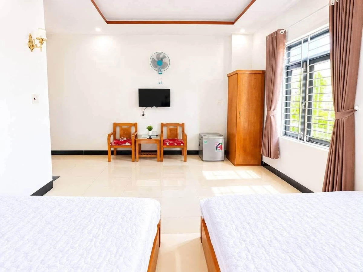Bán khách sạn 11 phòng 75m2 gần biển Quy Nhơn - Ảnh 1