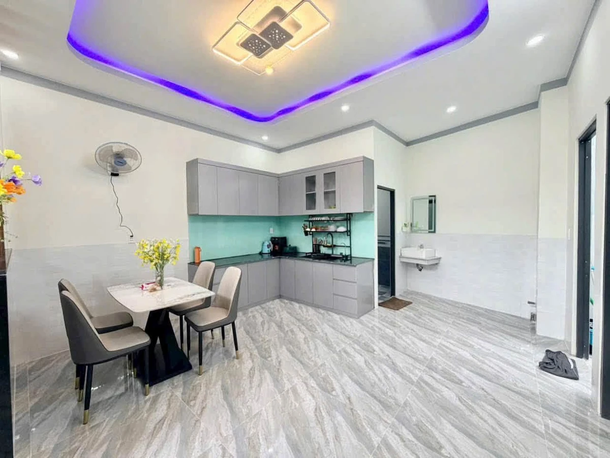 Bán nhà 89m2 sổ hồng riêng, 3 phòng ngủ, hẻm xe hơi gần giáo xứ Thuận Hòa, Phường Tân Phong - Ảnh thu nhỏ 4