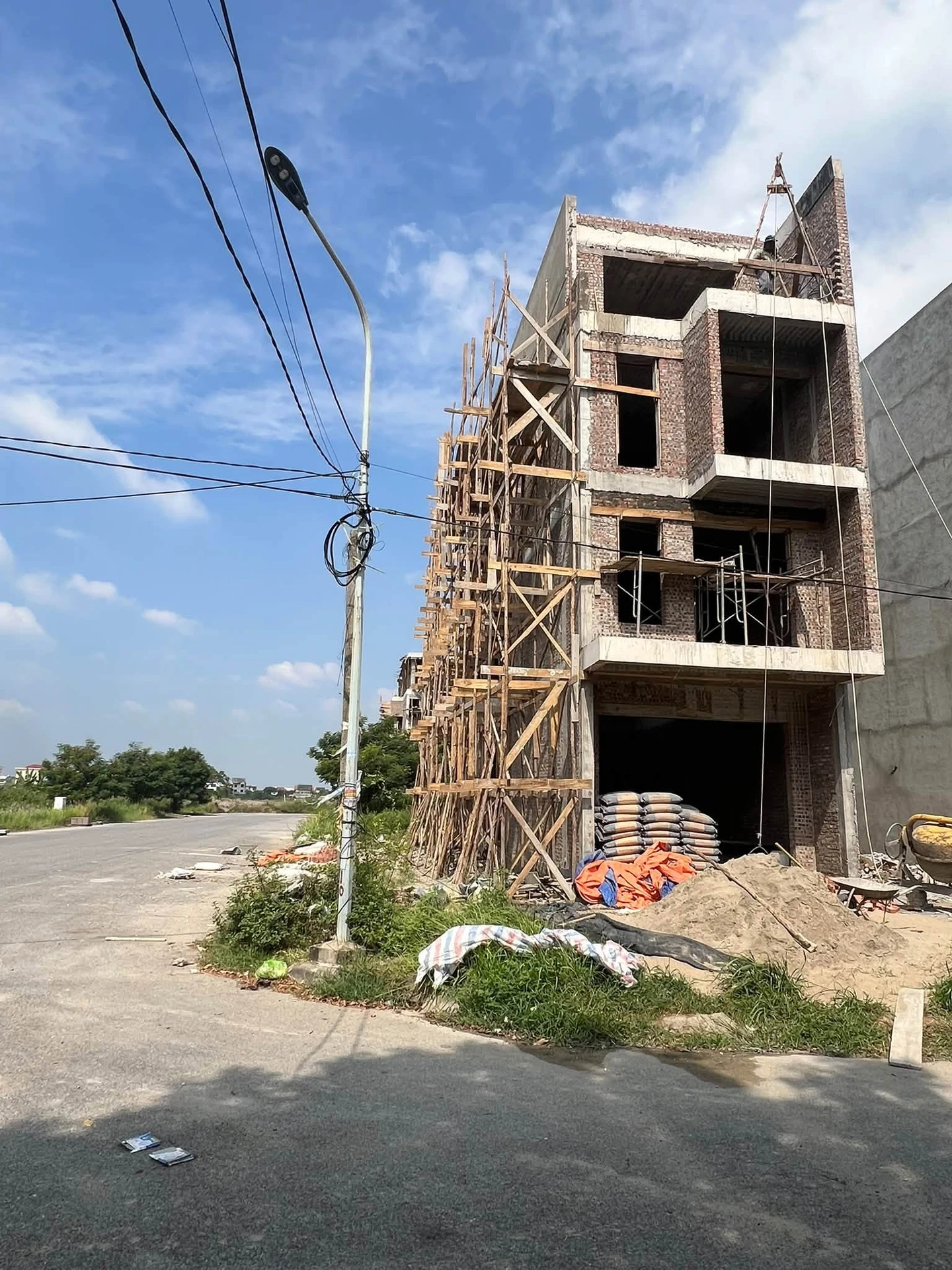 Bán nhà 4 tầng lô góc 100m² Anh Dũng 5 - Ảnh 1