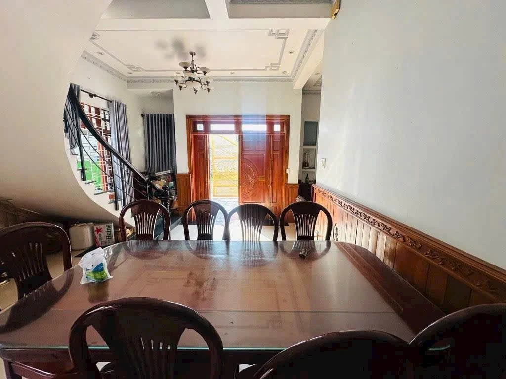 Bán biệt thự sân vườn 7 PN 201m² Thủ Đức - Ảnh thu nhỏ 2