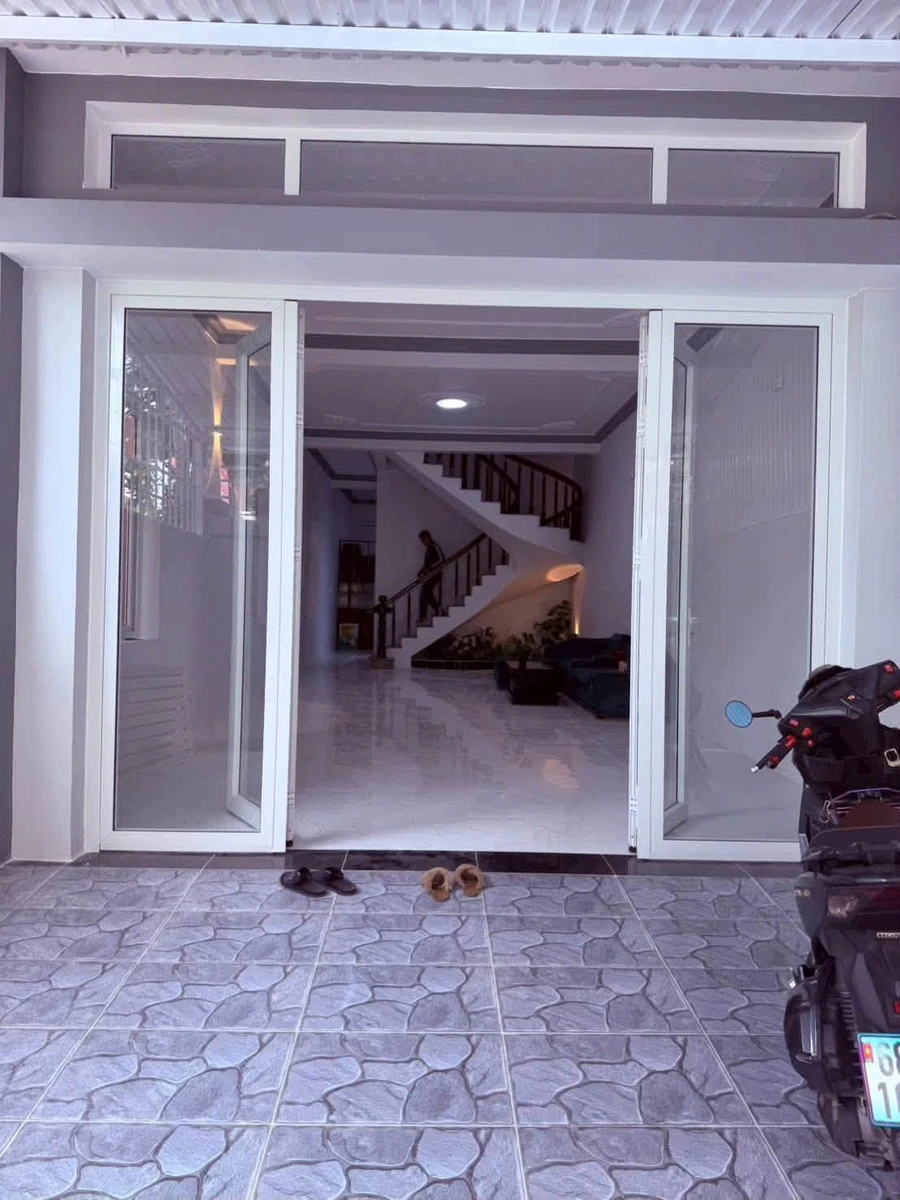 Bán nhà 5 phòng 125m² Rạch Giá 4 tỷ 3 - Ảnh thu nhỏ 2