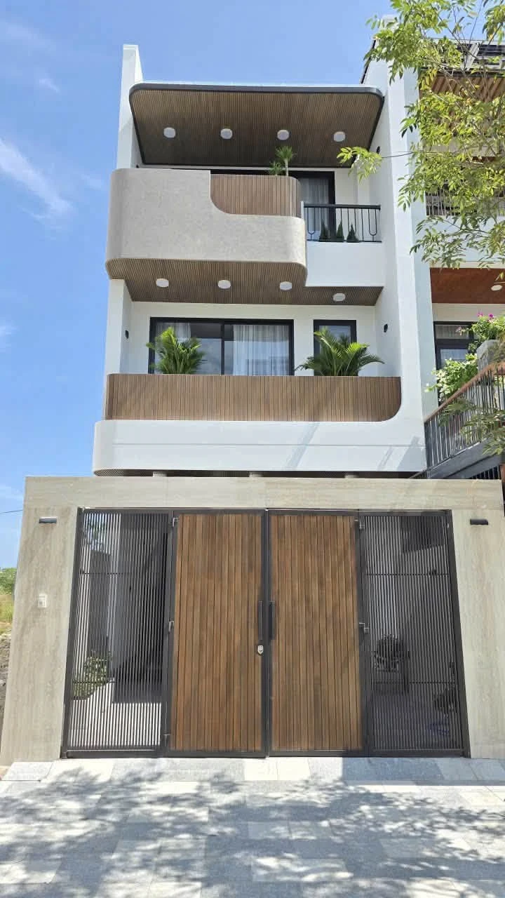 Nhà phố mới 3 tầng 100m2 Mỹ Gia Nha Trang 8.8 tỷ - Ảnh 1