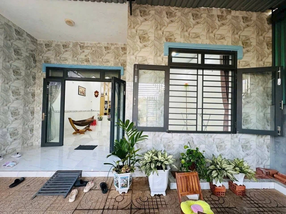 Bán nhà full nội thất 7x20m (140m²) khu Tuyết Mai 5, Hòa Long, P. Tam Long, giá 2,3 tỷ - Ảnh 1