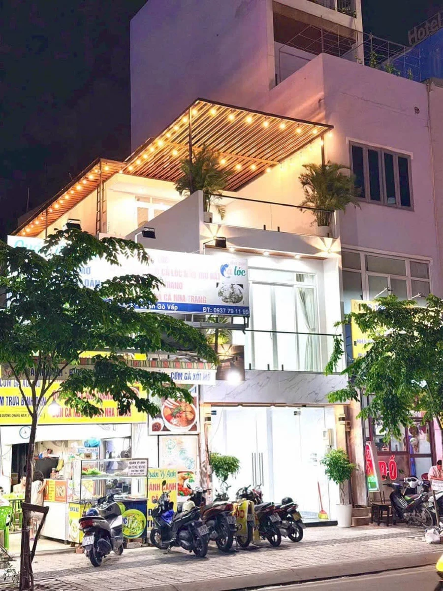 Bán nhà mặt tiền Dương Quảng Hàm 4.2x14m, 3 tầng, giá 16,8 tỷ, Gò Vấp - Ảnh thu nhỏ 2