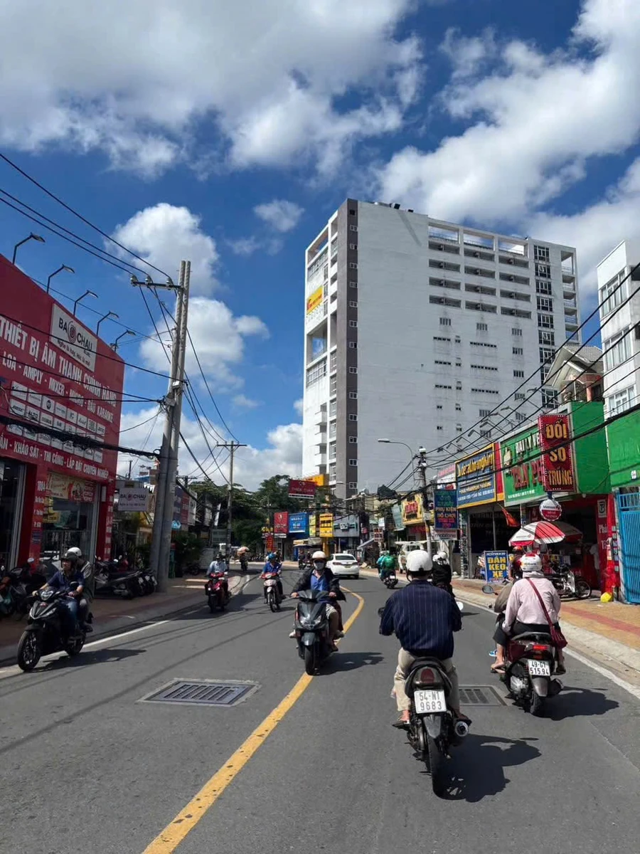 Bán nhà cũ 56m² hẻm xe hơi gần Phạm Văn Đồng, giá 4 tỷ - Ảnh 1