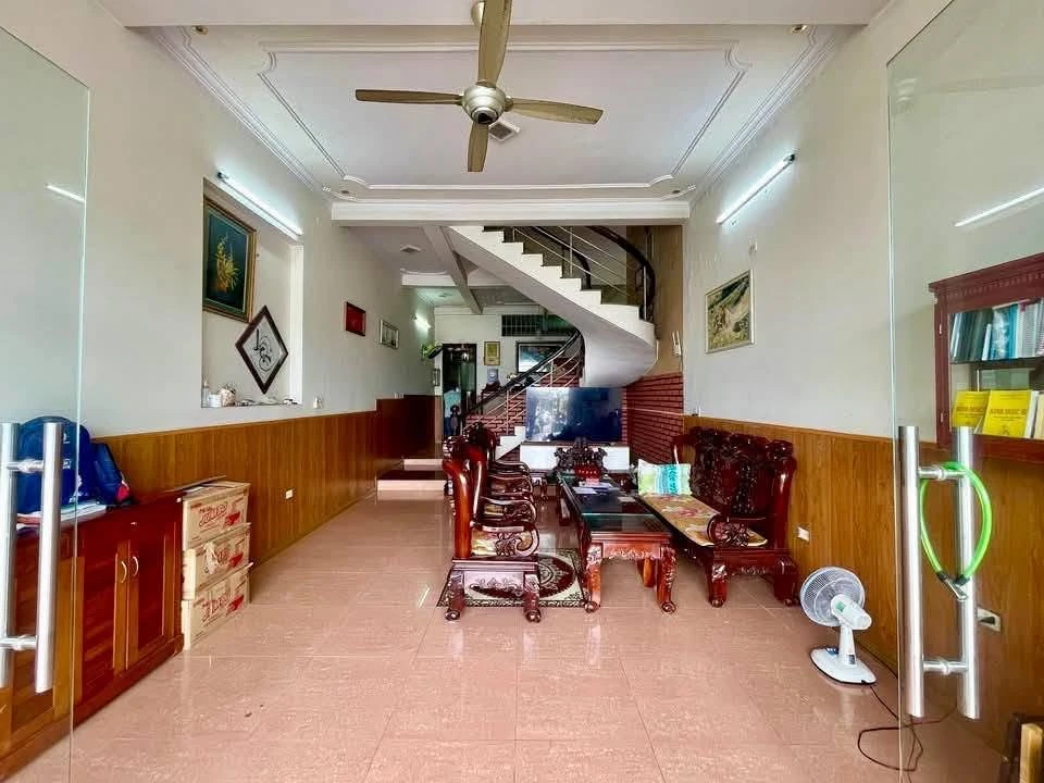 Nhà bán 3 tầng 370m² đường Nguyễn Công Mậu, 4 tỷ - Ảnh thu nhỏ 2