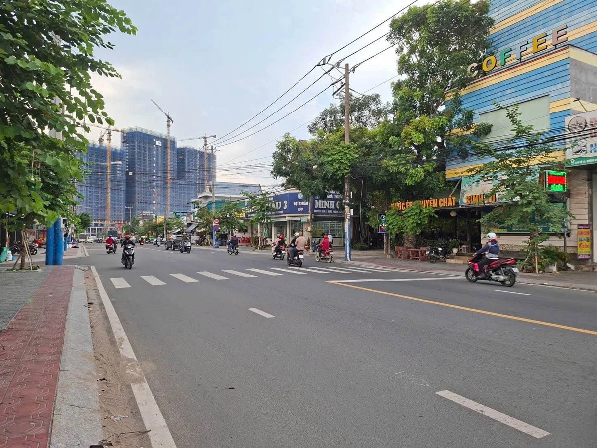 Cho thuê nhà kho mặt tiền 200m² gần TTYT Dĩ An, 12 triệu/tháng - Ảnh thu nhỏ 2
