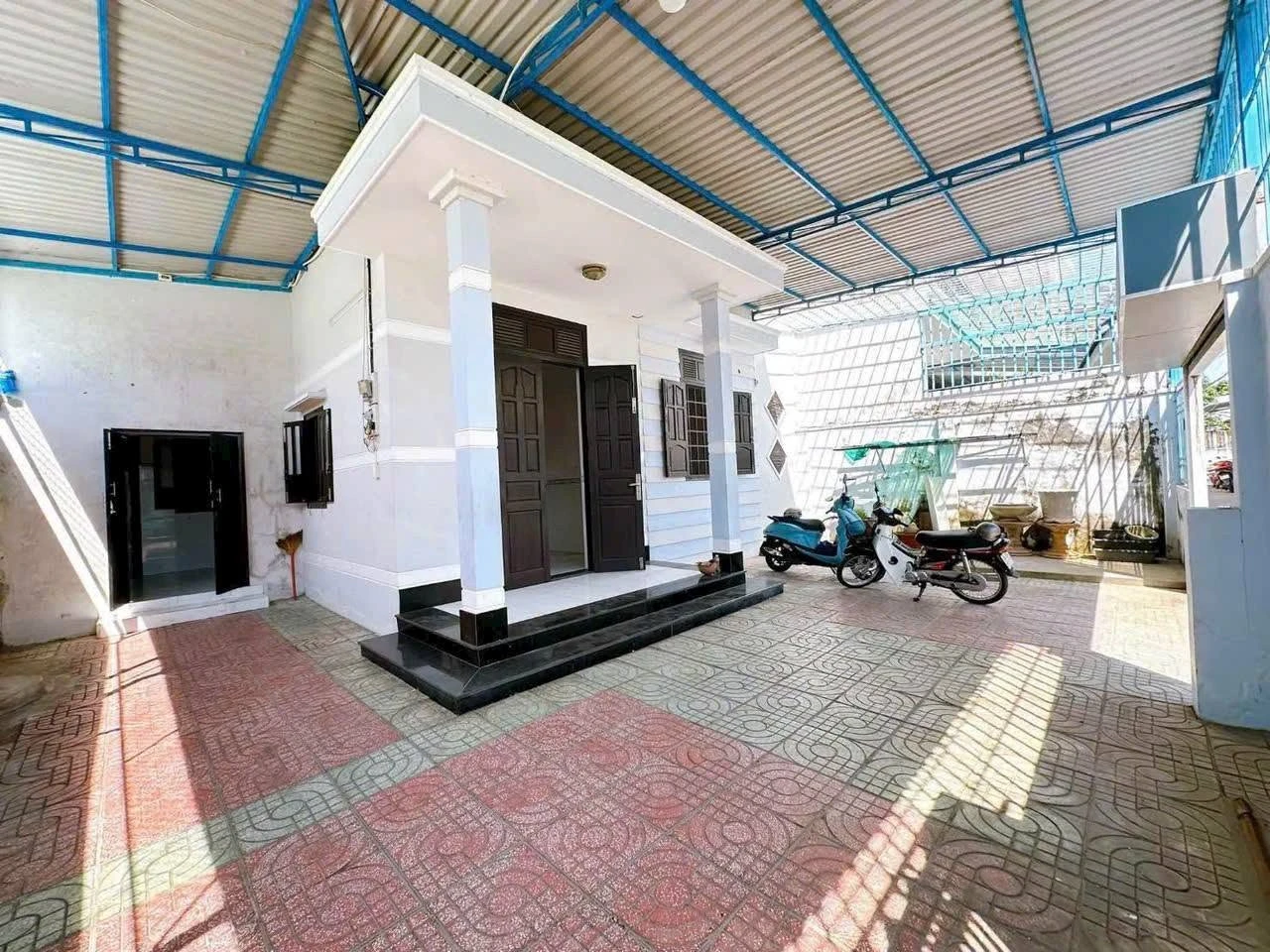 Cho thuê nhà nguyên căn hẻm Nguyễn Hội 200m2, 2PN, Quận 1 - Ảnh 1