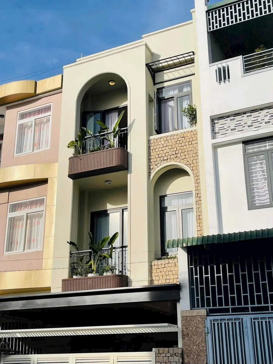 Bán nhà 3 tầng mặt tiền Nguyễn Thái Học Buôn Ma Thuột 85m² - Ảnh 1