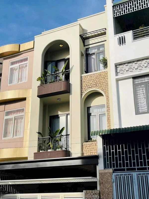 Bán nhà 3 tầng mặt tiền Nguyễn Thái Học Buôn Ma Thuột 85m²
