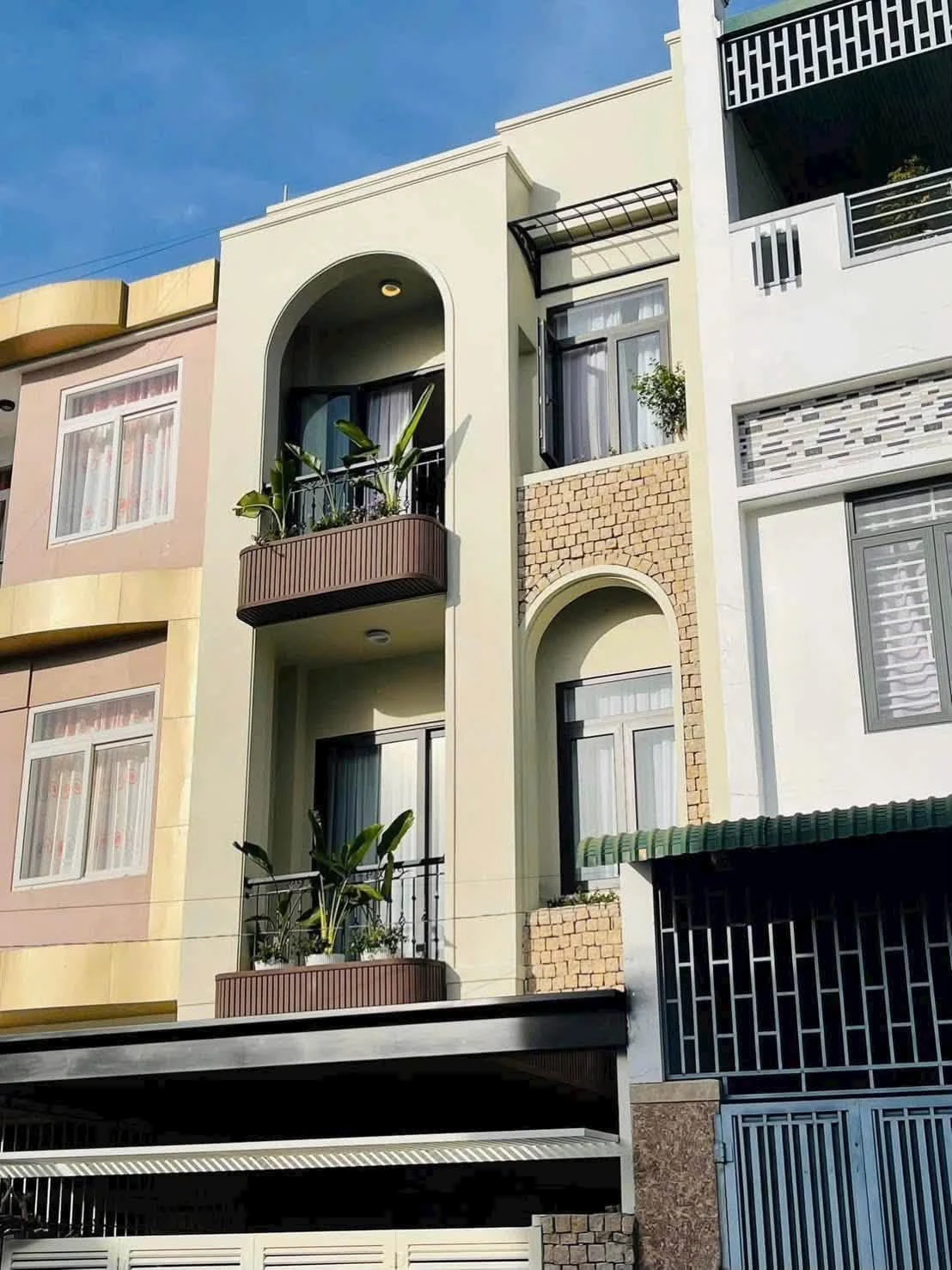 Bán nhà 3 tầng mặt tiền Nguyễn Thái Học Buôn Ma Thuột 85m² - Ảnh 1