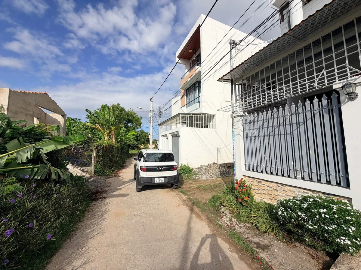 Bán lô đất 66,2m² sát D30, Nha Trang, 2 mặt tiền - Ảnh 1