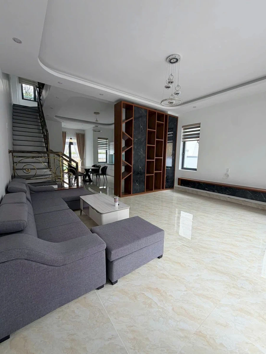 Bán villa 5PN 188m² Phước Thành Đà Lạt giá 8 tỷ 100 triệu - Ảnh thu nhỏ 2