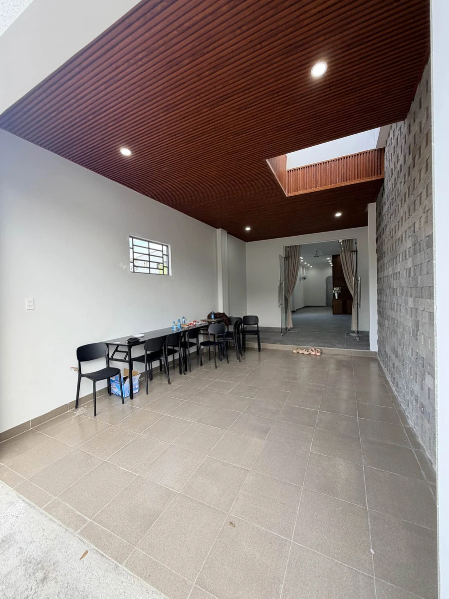Bán nhà mặt tiền Võ Nguyên Giáp, Buôn Ma Thuột, 4x21m, 3 mê 1 hầm, 4PN, giá 9,3 tỷ - Ảnh thu nhỏ 2