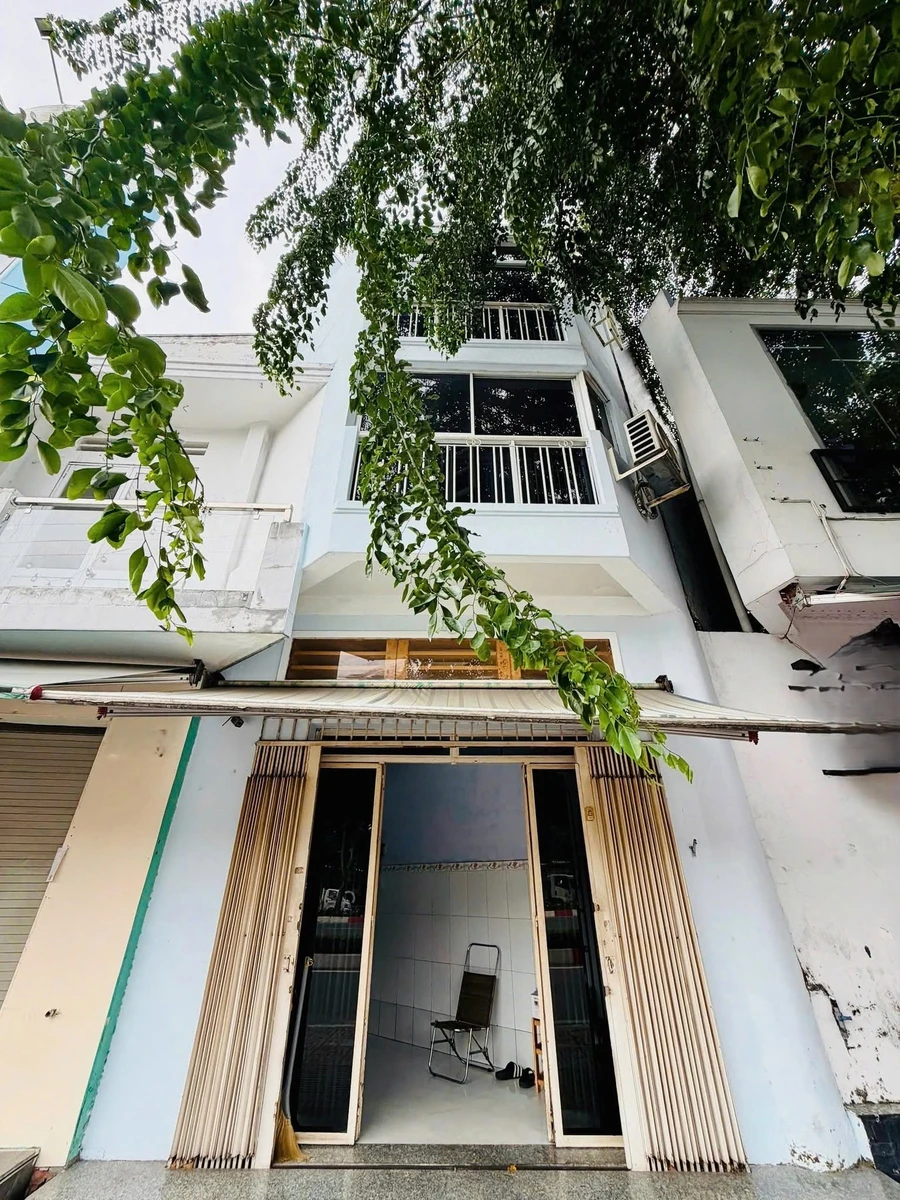 Bán nhà 2 mặt tiền Phạm Văn Đồng, 28m², 4PN, 6 tỷ - Ảnh thu nhỏ 2