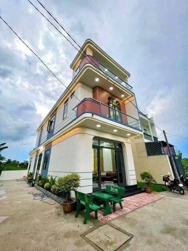 Bán nhà góc 2 mặt tiền 5,5x21m, 3PN 3WC, full nội thất tại xã Rạch Kiến, Tây Ninh