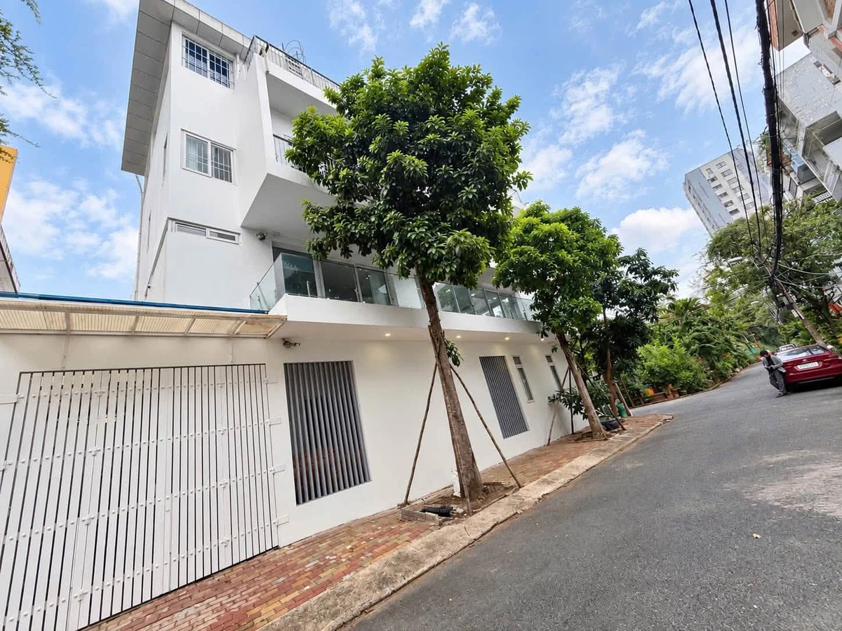 Cho thuê nhà phố cao cấp 7PN, 6WC, 160m² Quận 7 - Ảnh thu nhỏ 4
