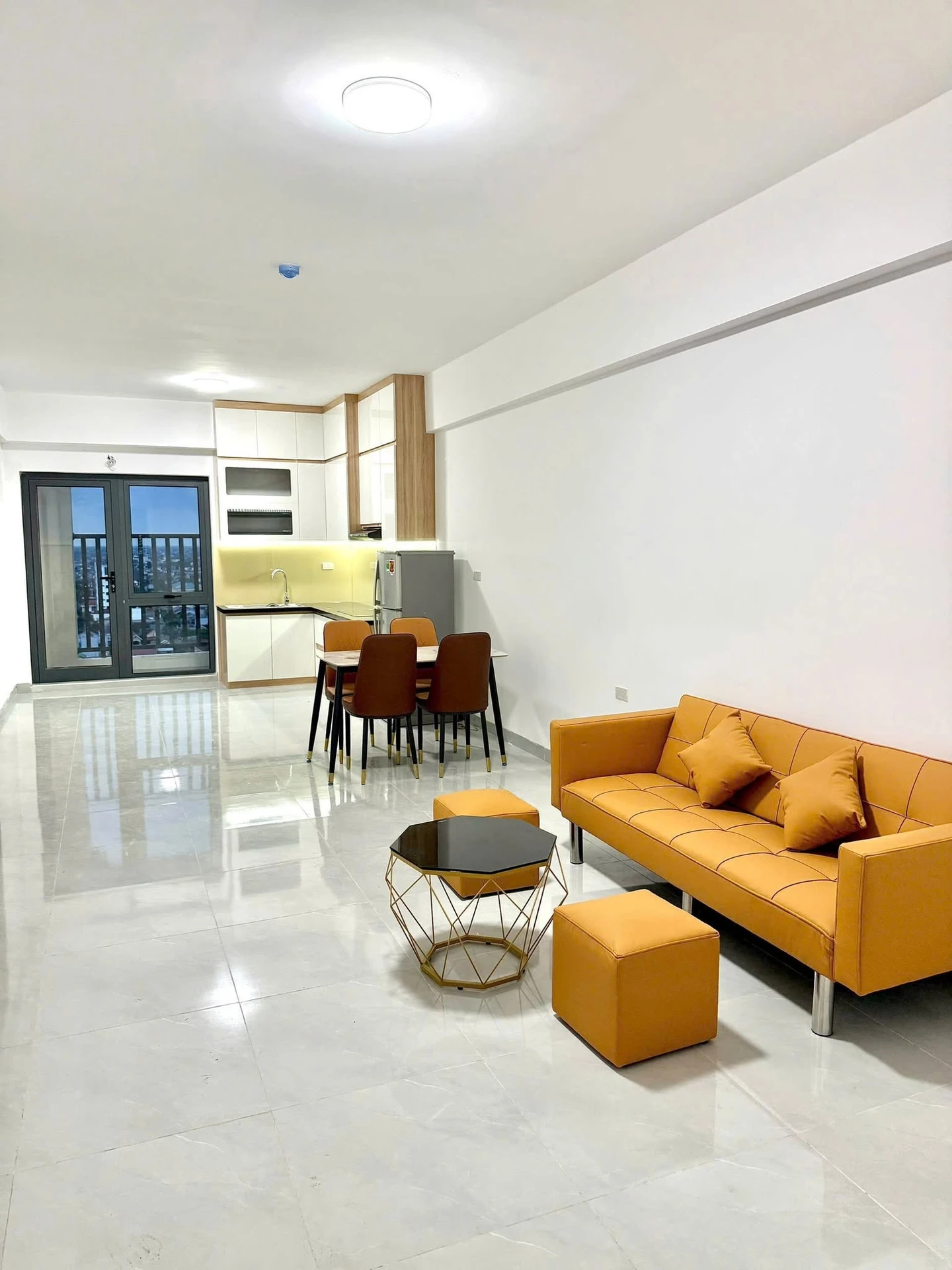 Cho thuê căn hộ 2PN 80m² mặt đường Lê Nin, gần Lotte Vinh - Ảnh 1