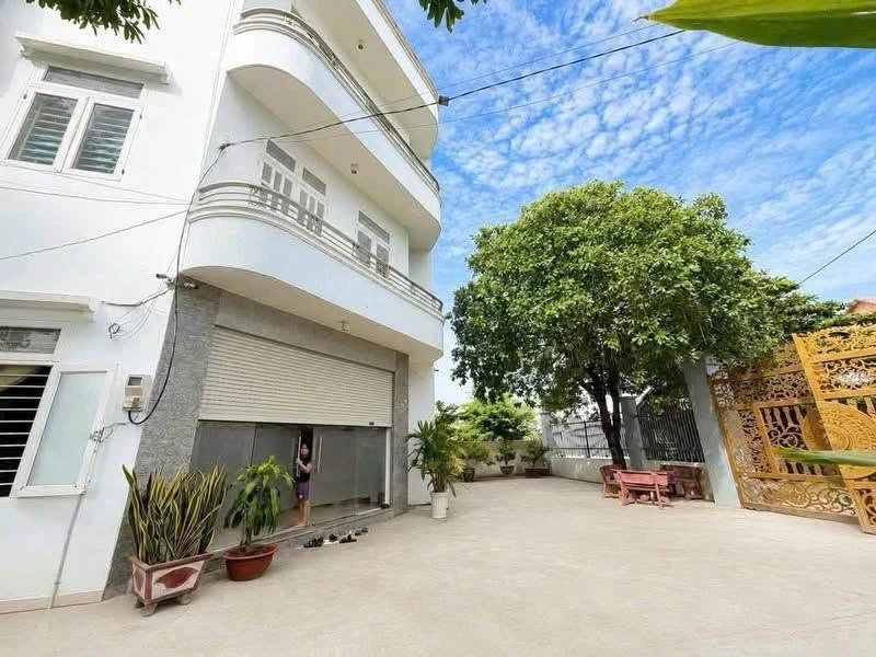 Bán nhà lầu góc 2 mặt tiền 400m² Tân Hiệp, Bình Dương, giá 9 tỷ - Ảnh 1