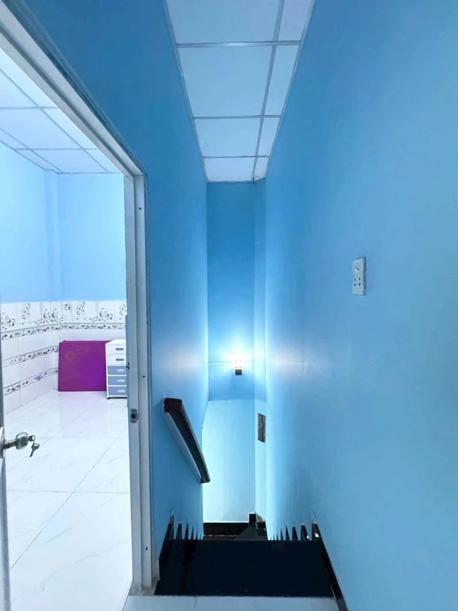 Bán nhà sổ hồng riêng 1 trệt 1 lầu 2PN giá 2,15 tỷ tại Hiệp Thành, Quận 12 - Ảnh 1