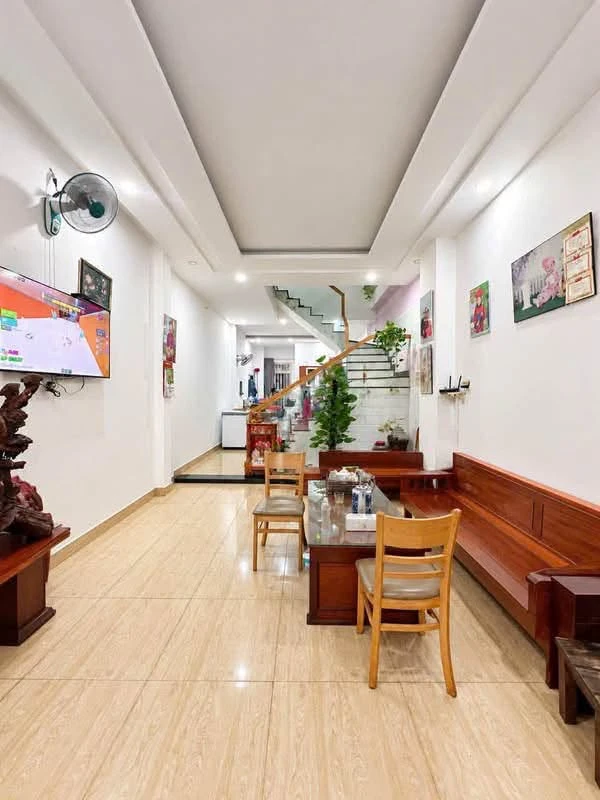 Bán nhà 3 tầng 60m² sổ hồng riêng Dĩ An, Bình Dương - Ảnh 1