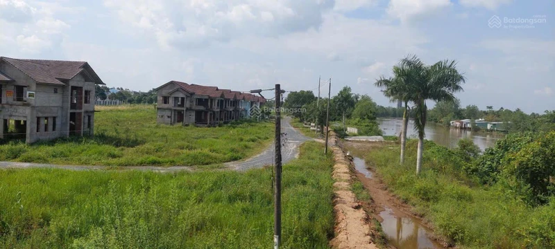 Nền ven sông và lộ nhựa khu công nghiệp Bình Minh (ngay cầu Cần Thơ) giá 1 tỷ 350