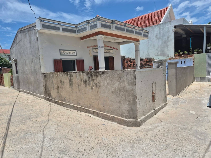 Bán đất 116m2 full thổ cư, sẵn nhà cấp 4, 2 mặt tiền gần biển Từ Nham, Sông Cầu