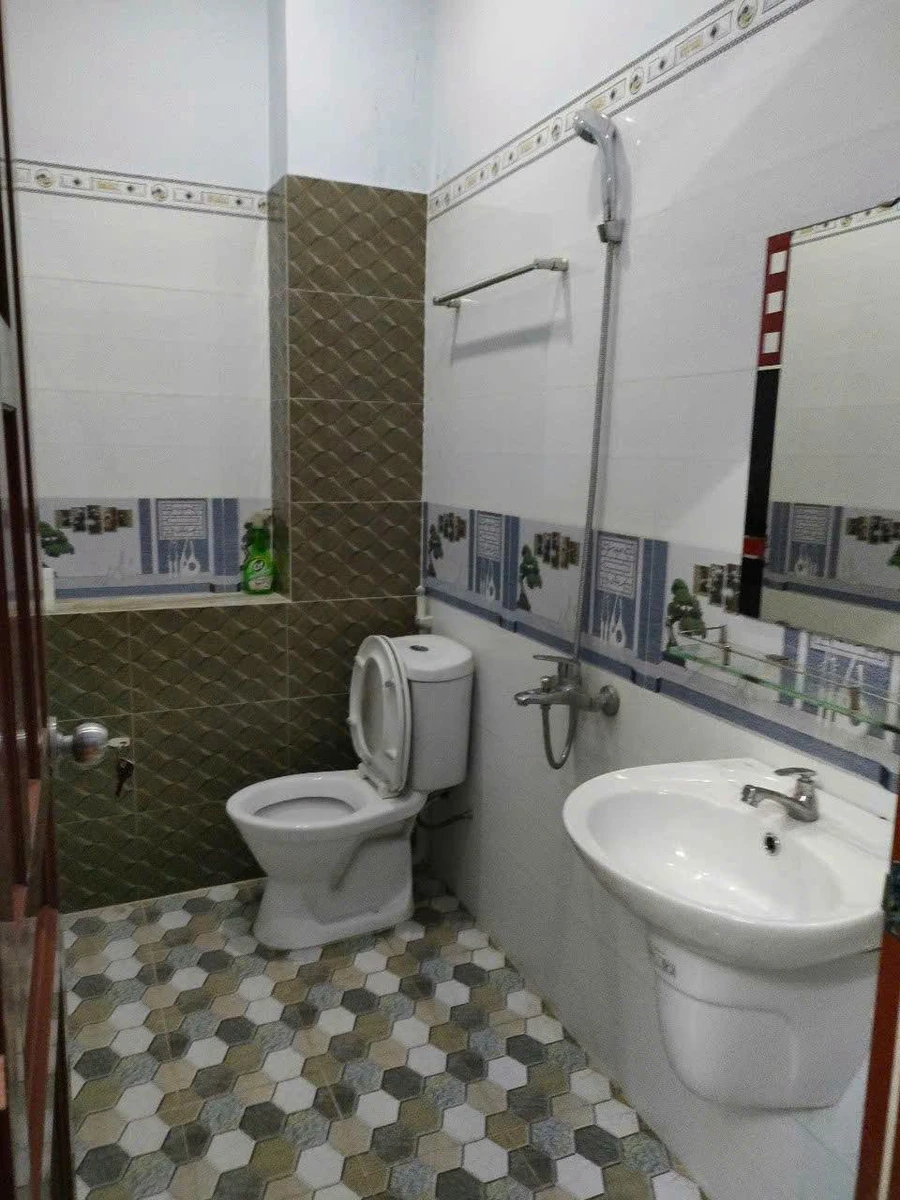 Bán nhà 1 sẹc đường HT13 Quận 12, 4PN 5WC, 64m², 6,1 tỷ - Ảnh 1