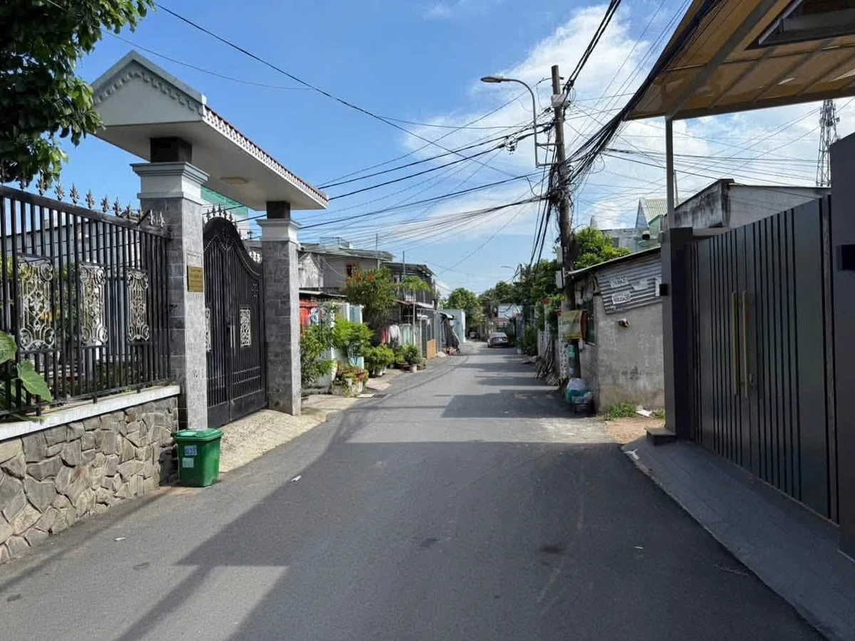 Bán lô đất Nguyễn Văn Tăng Quận 9, 196m2 - Ảnh 1