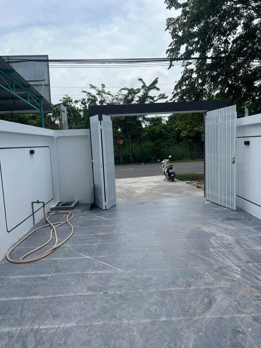 Bán nhà lầu mặt tiền Nguyễn Văn Linh, 5x23m, 3PN, giá 2,39 tỷ, Phường Long Hoa, Tây Ninh - Ảnh thu nhỏ 3
