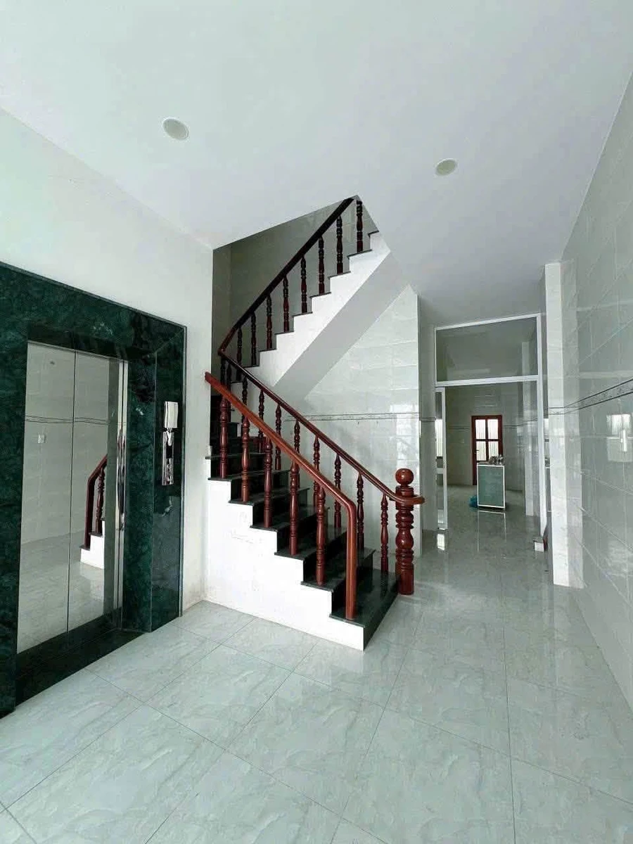 Cho thuê nhà 1 trệt 2 lầu 4PN 112m² Hưng Phú 15 triệu/tháng - Ảnh 1