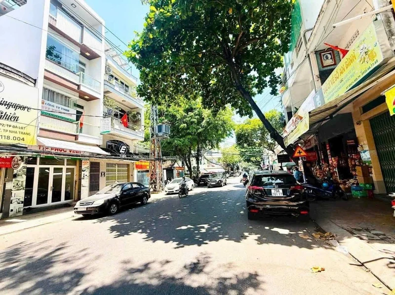 Bán nhà 4 tầng mặt tiền đường Trần Nhật Duật, Nha Trang, 64m², giá 13 tỷ