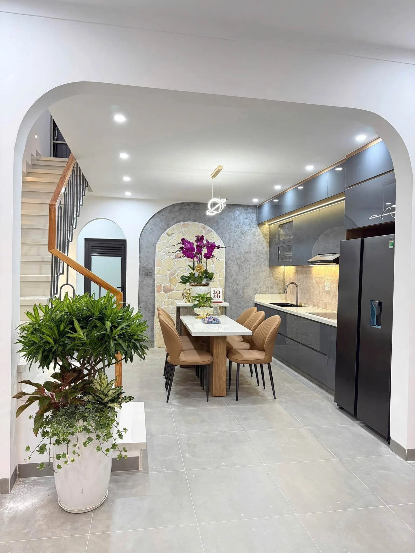 Bán nhà mặt tiền kinh doanh Nguyễn Trãi 5 tỷ 980, Quận 1 - Ảnh 1