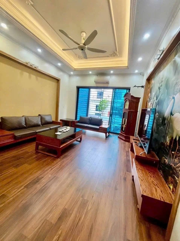 Cho thuê nhà 5 tầng 300m² Quận 1, 18tr/tháng