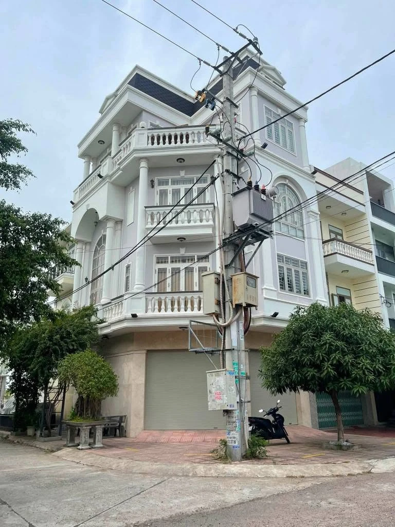 Bán nhà 4 tầng góc 2 mặt tiền 58m2 Lê Thanh Nghị, Quy Nhơn - Ảnh 1