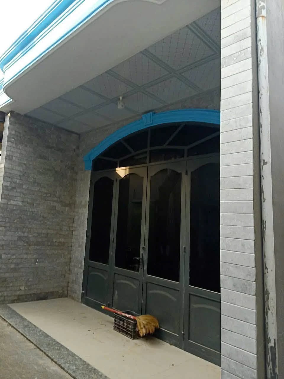 Bán nhà 1 trệt 1 lầu 72 m2 sổ riêng 2 tỷ 3 - Ảnh 1