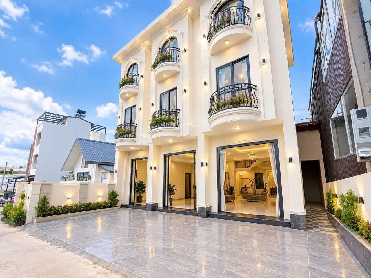 Bán nhà phố mới Thái Phiên Đà Lạt 70m² 4PN 3,6 tỷ - Ảnh 1