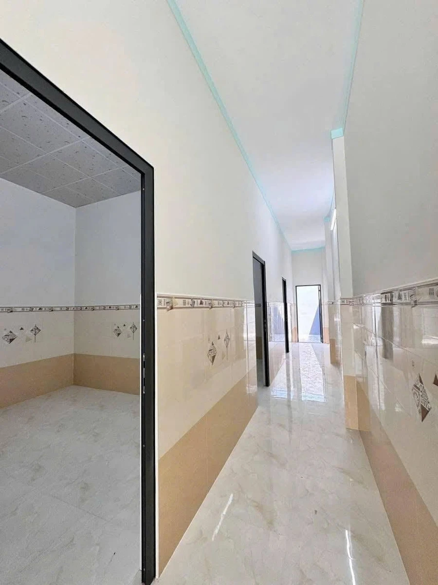 Bán nhà Đức Hòa, 150m², 3PN, sân đậu ô tô - Ảnh thu nhỏ 4