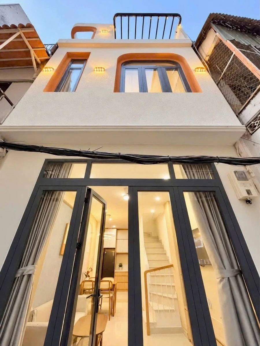 Bán nhà 2 tầng 51m² đường Ngô Tất Tố, Phường 21, Bình Thạnh, view City Garden, giá nhỉnh 4 tỷ - Ảnh 1