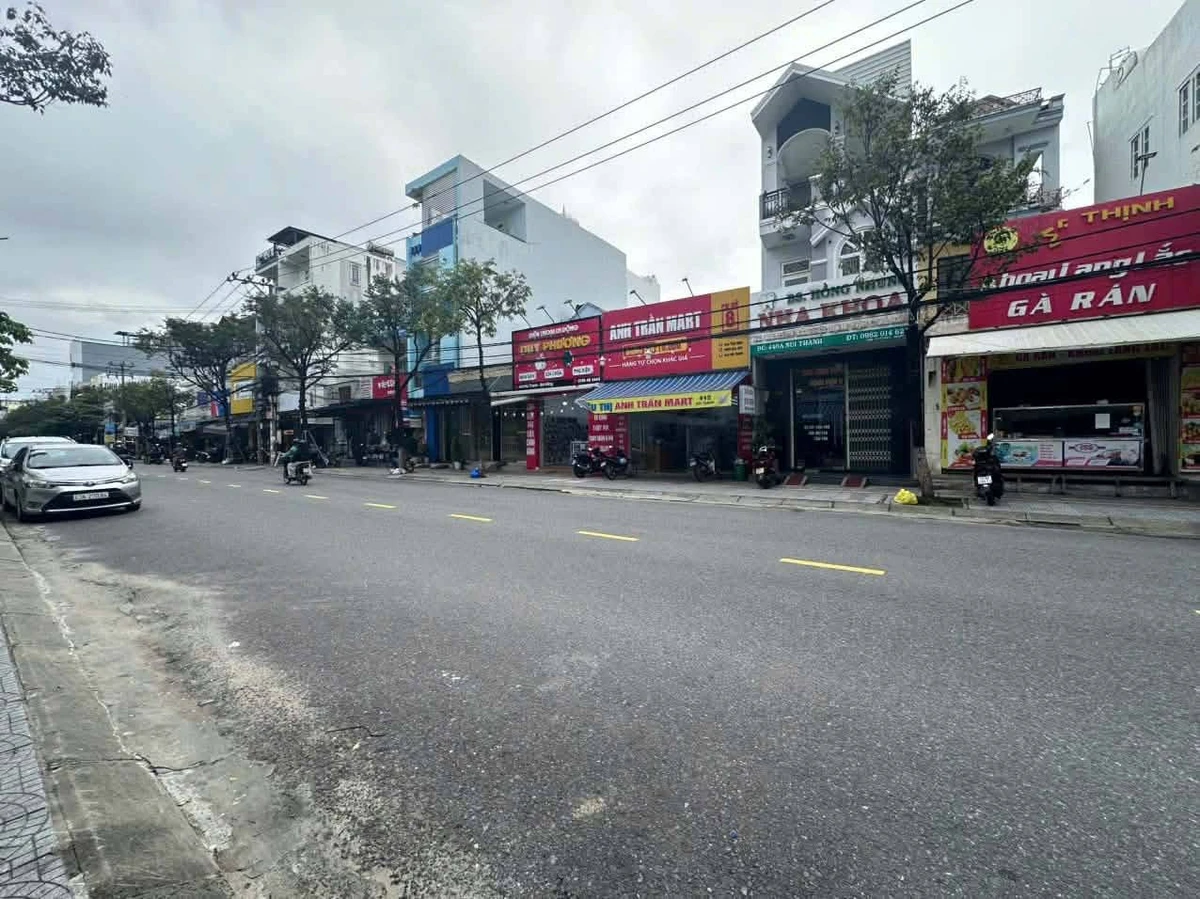 Bán nhà mặt tiền đường Núi Thành 3 tầng, 152m2, giá 11 tỷ, Hải Châu Đà Nẵng - Ảnh 1