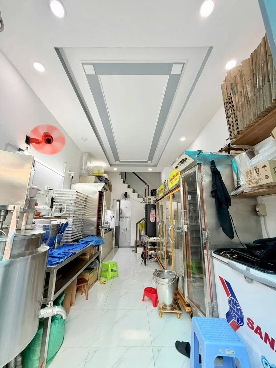 Bán nhà phố 90m2, 4 tầng, HXH, gần mặt tiền, Quận 11 - Ảnh thu nhỏ 2