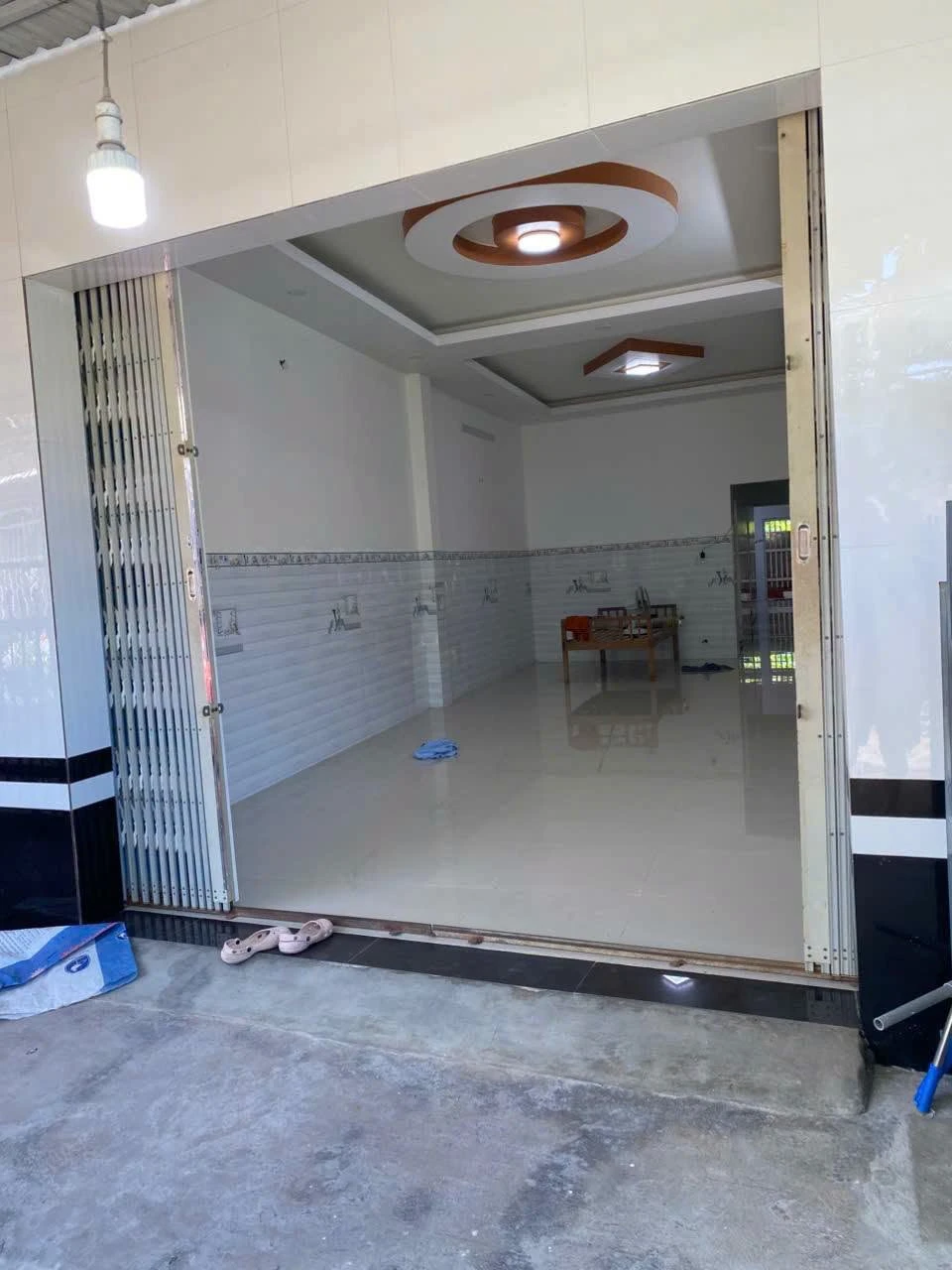 Cho thuê nhà hẻm 5x23m, 2 phòng, Rạch Giá 4 triệu/tháng - Ảnh 1